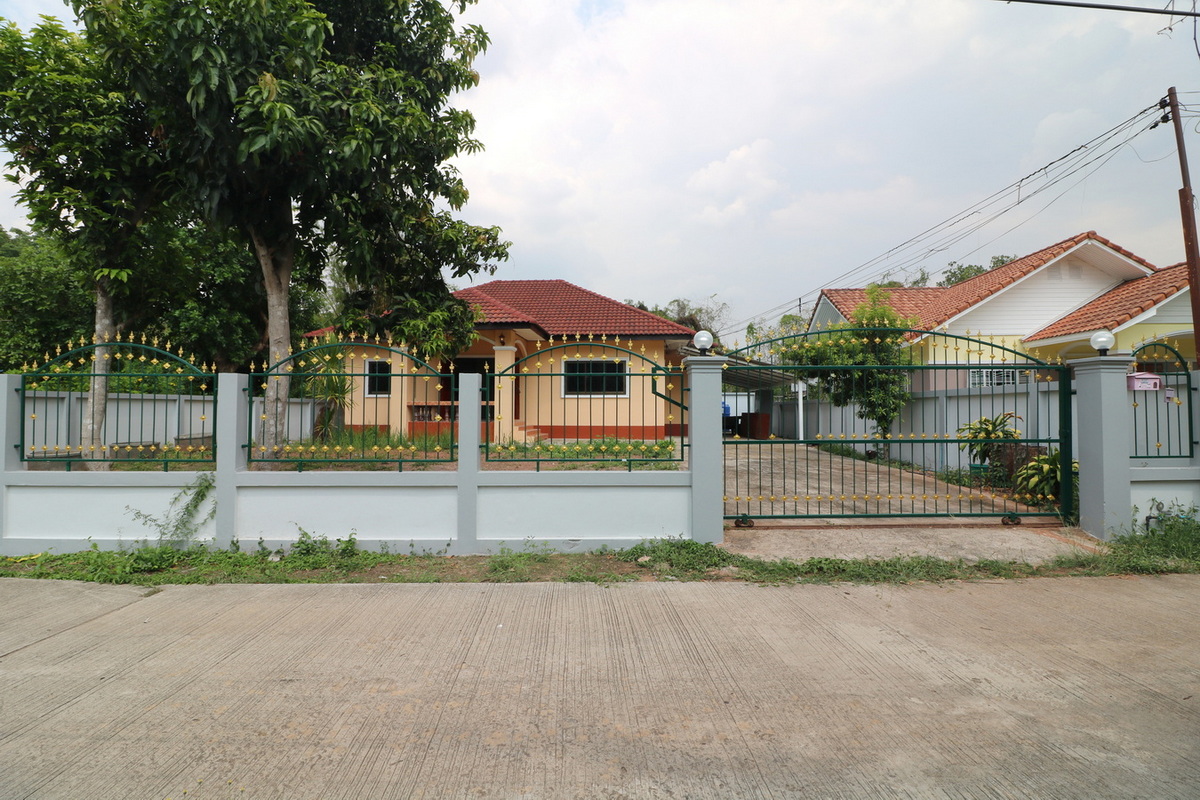 An Affordable 3 BRM, 2 BTH Home Home For Sale Or Rent In Mak Khaeng