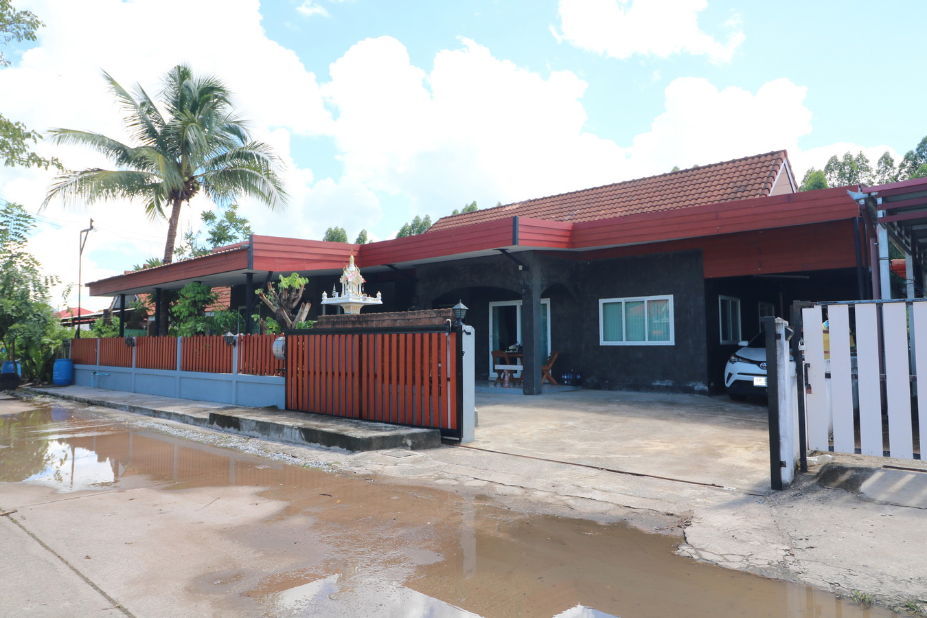 2 x separtae Villa type homes on 1 freehold block Thailand Real