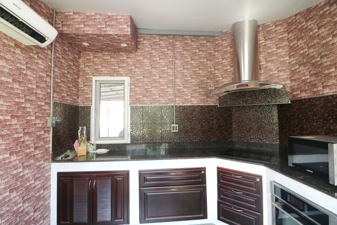 2 x separtae Villa type homes on 1 freehold block Thailand Real